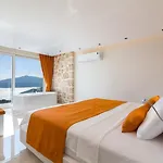 La Azur Willa