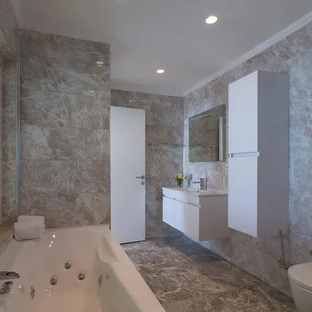 La Azur Villa *