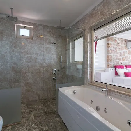 La Azur Villa *