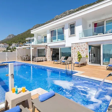 La Azur Villa *